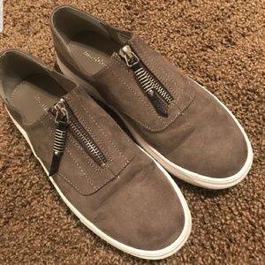 Steve Madden zip sneaker grey
